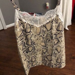 Super cute snake skin lace tank